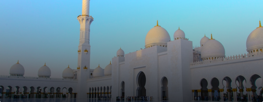 A photo of the majestic Sheikh Zayed Grand Mosque in Abu Dhabi