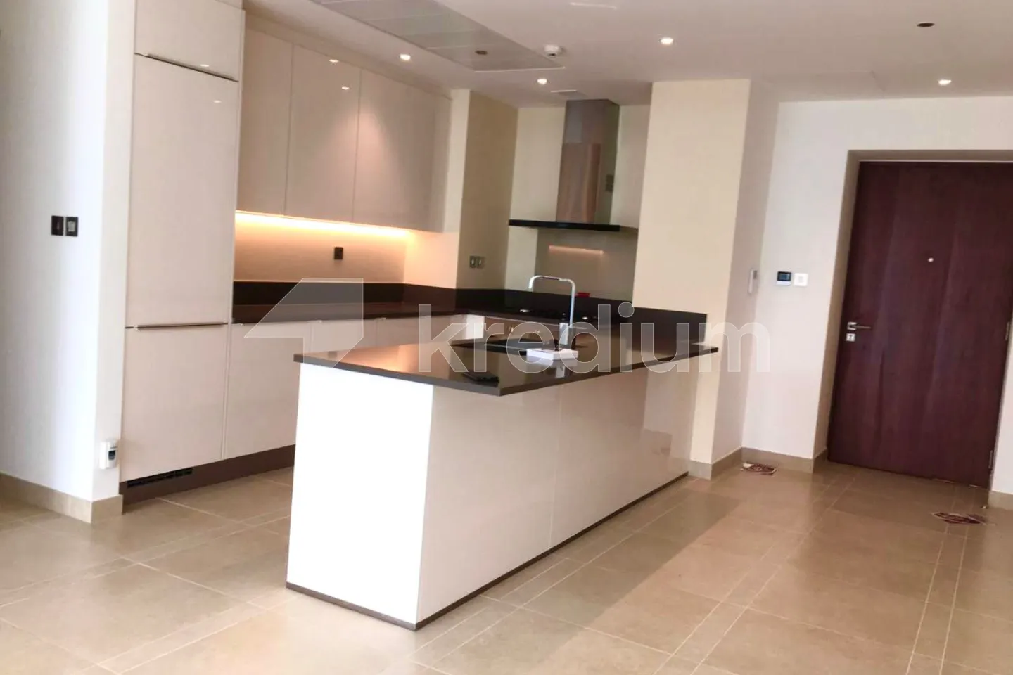 Marina View | Vacant | Middle Floor