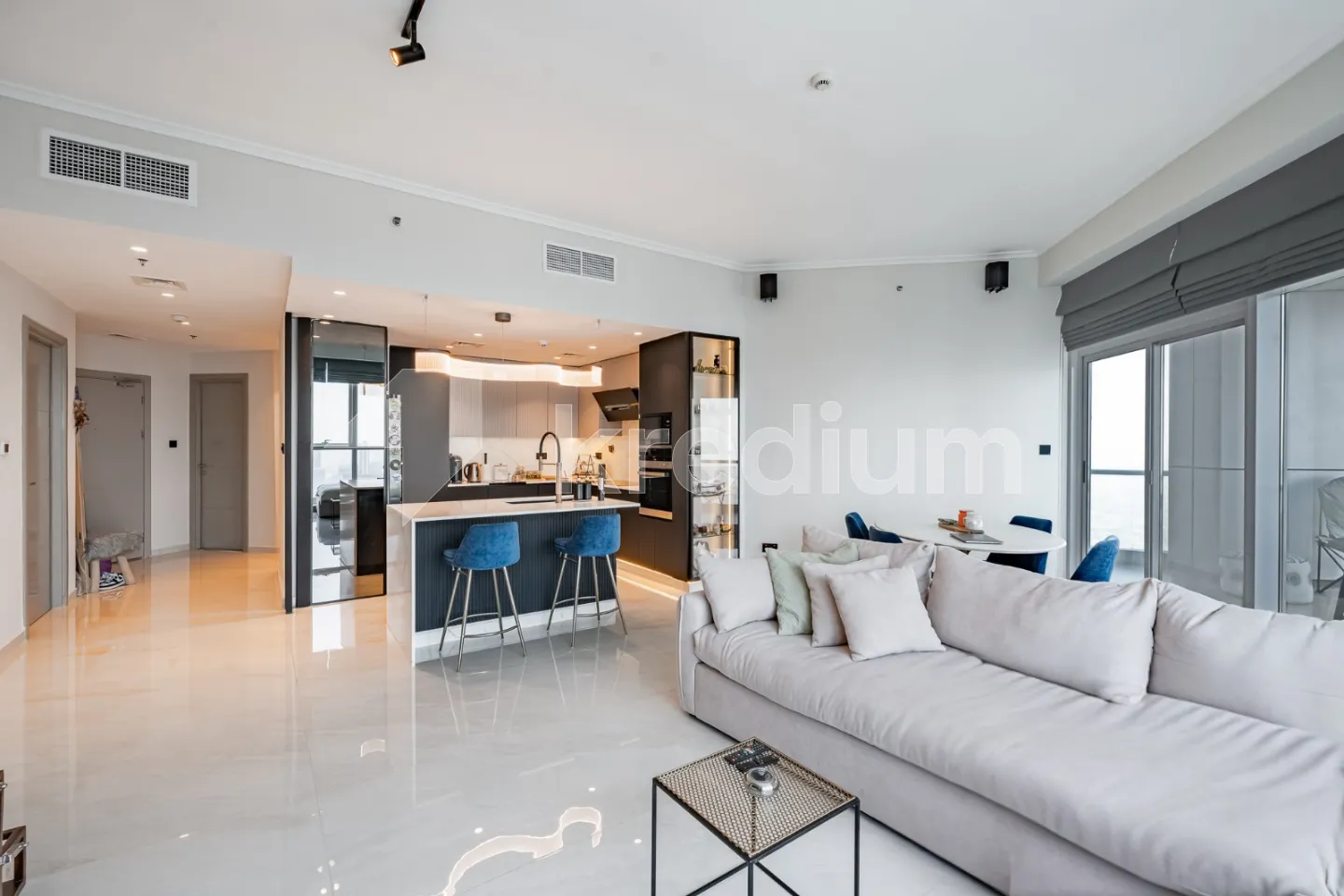 Lake View | High Floor | Upgraded