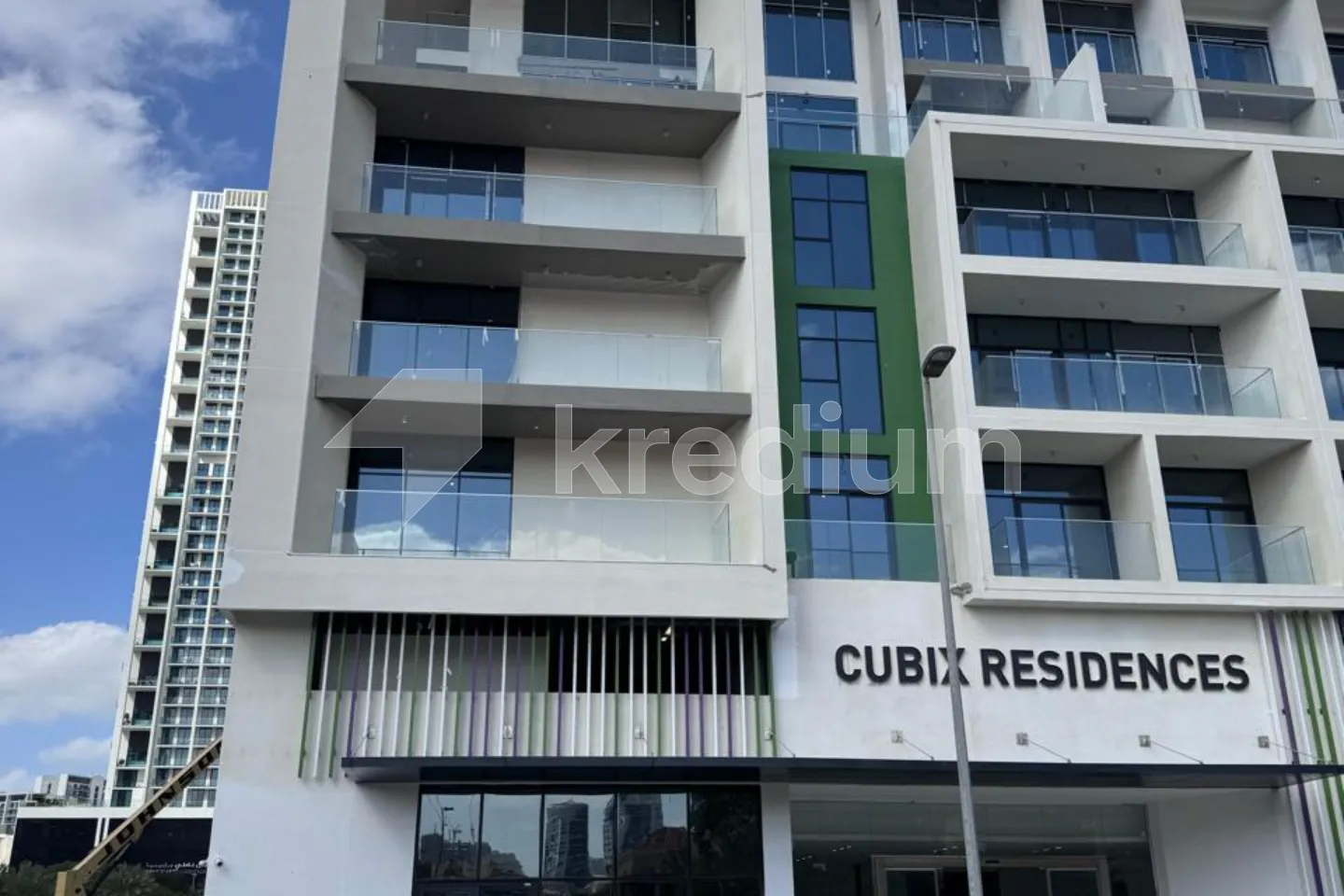 Bright & Spacious Retail Unit | High Visibility
